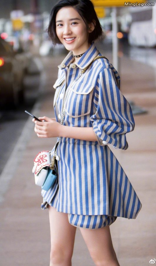 Tang Yixin looked cool in sunglasses and was photographed with beautiful legs at the airport(6/6)