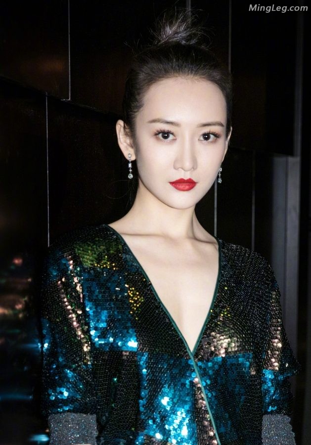 王鸥胸前白花花白脚美美哒(1/5)