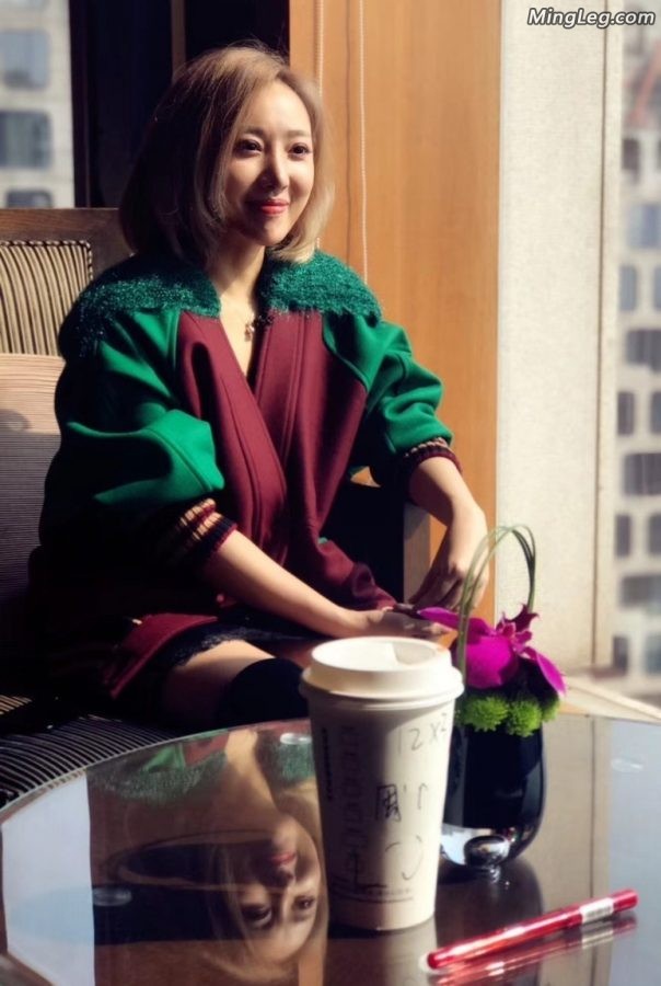 性感女老板文筱婷靴子美腿接受专访(1/2)