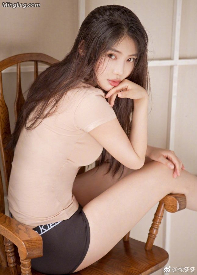 徐冬冬上围宽敞美腿光滑(5/6)