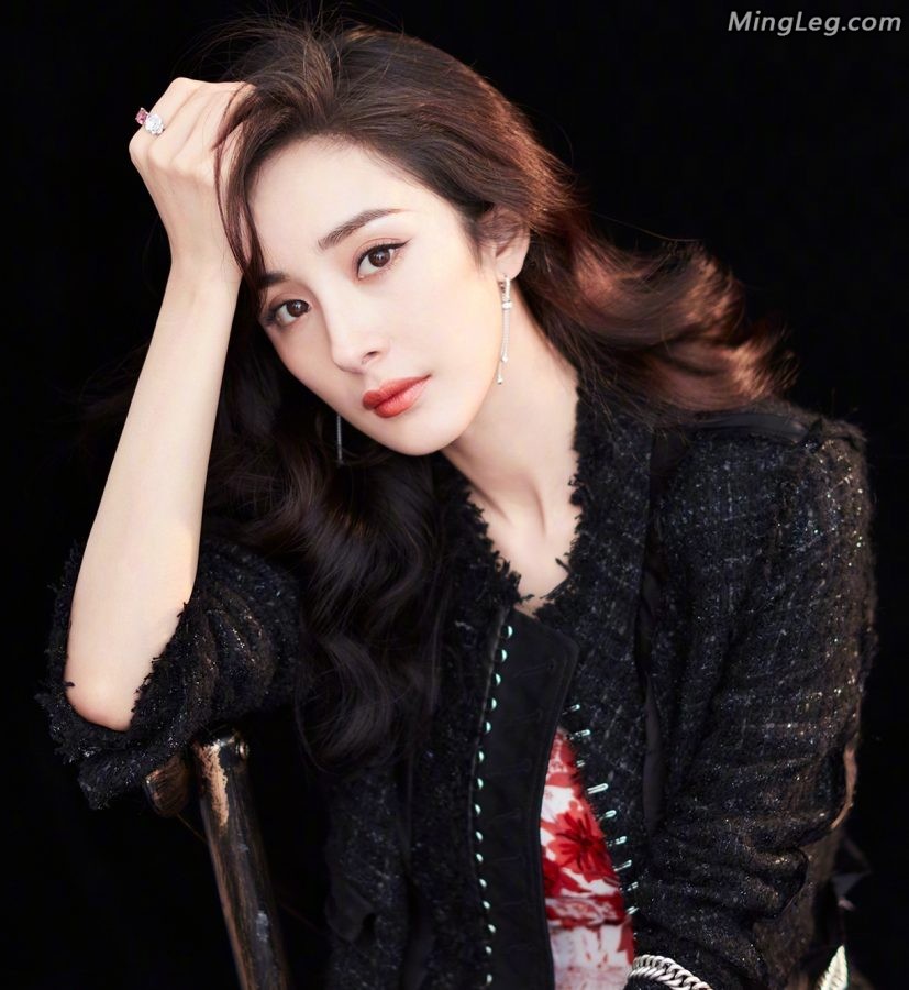杨幂性感凉高跟美足现在开整(2/3)