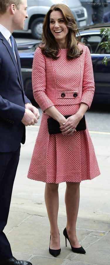 British Princess Kate Middleton wore very thin pantyhose(8/18)