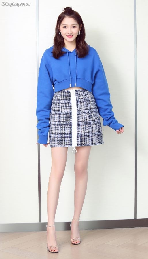 关晓彤美腿靓脚丫欢迎大家(3/15)