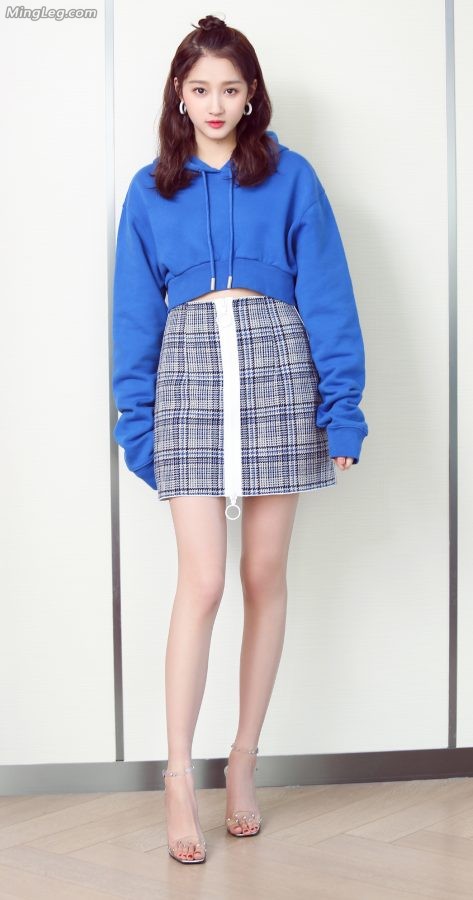 关晓彤美腿靓脚丫欢迎大家(4/15)