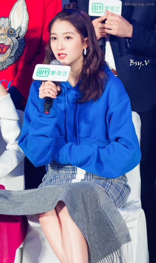 关晓彤美腿靓脚丫欢迎大家(14/15)