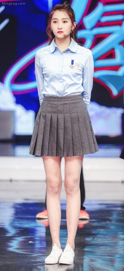 清纯少女关晓彤美白玉腿想闻她体香(1/3)