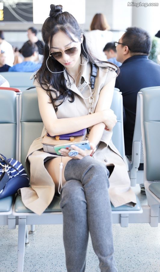 Han Xue was photographed at the airport wearing open-toed boots(4/22)