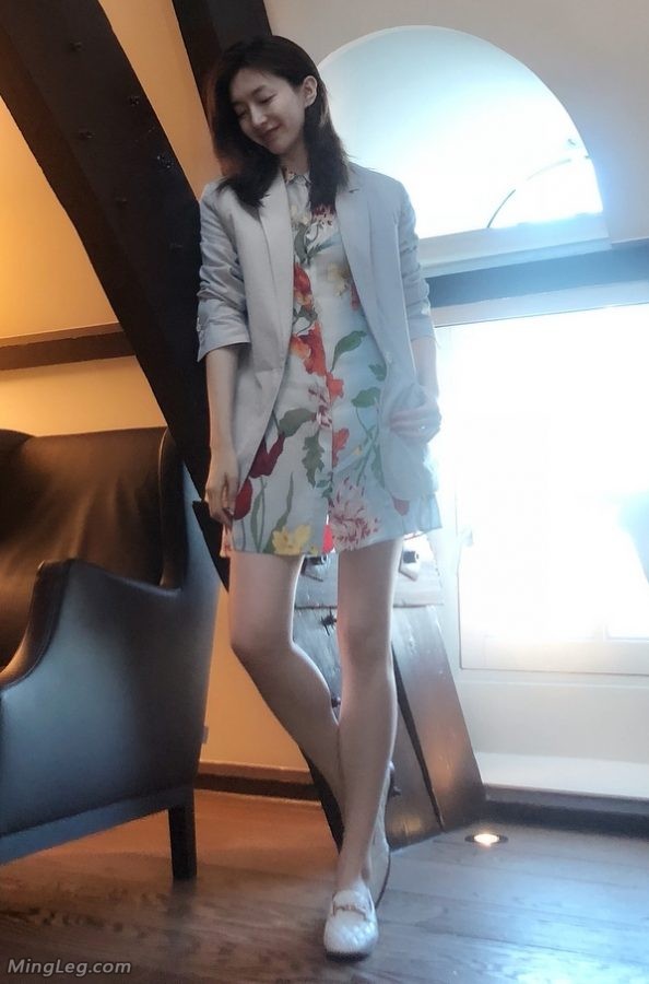 江疏影机场私服时髦俏皮就差一双高跟鞋(8/9)