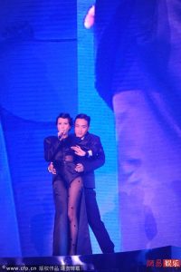 莫文蔚演唱会之圆点黑丝