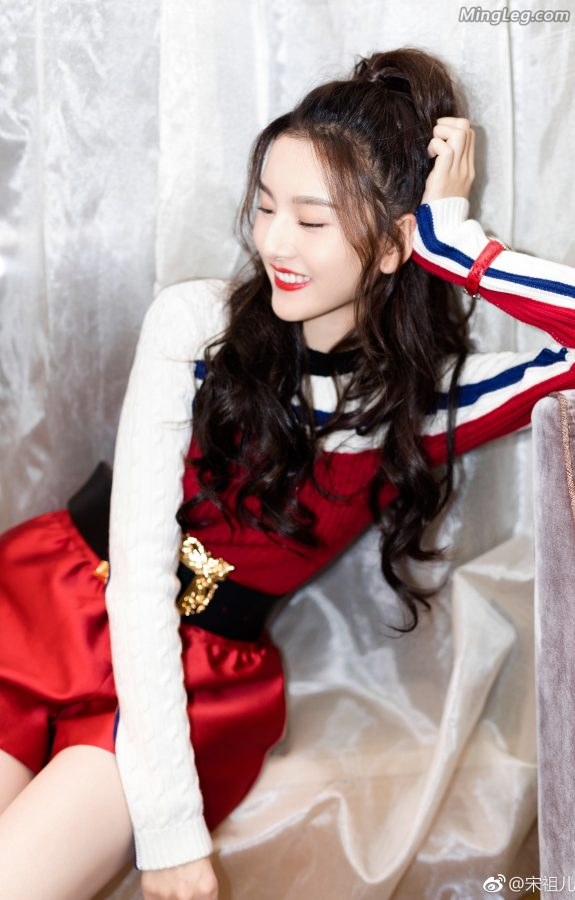 元气少女宋祖儿美丽白净的脚丫子(6/9)