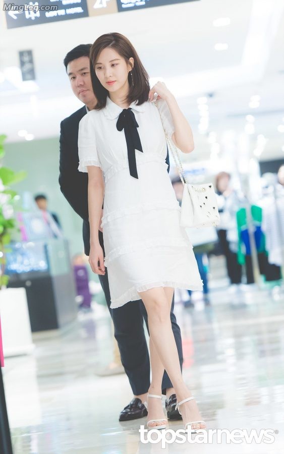 韩国美女徐贤高跟鞋玉腿白净清纯(2/19)