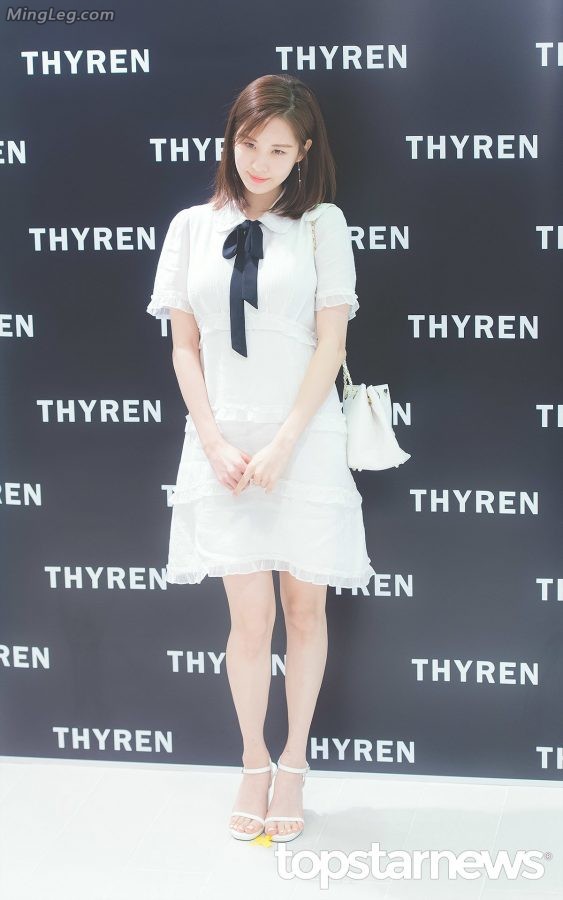 韩国美女徐贤高跟鞋玉腿白净清纯(9/19)