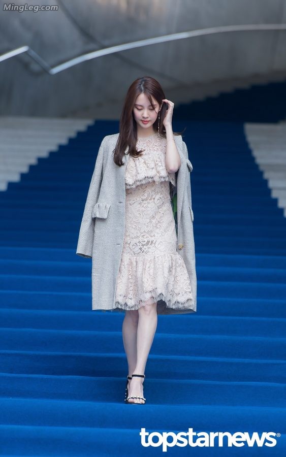 Korean actress Seohyun has beautiful legs, high heels and beautiful feet(4/24)