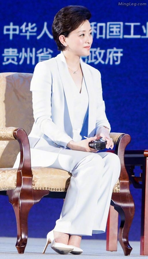 气质主持人杨澜白色高跟鞋鞋底(1/1)