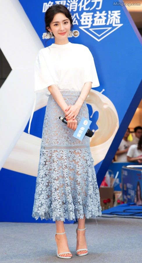 杨幂玉足代言乳制品(1/5)