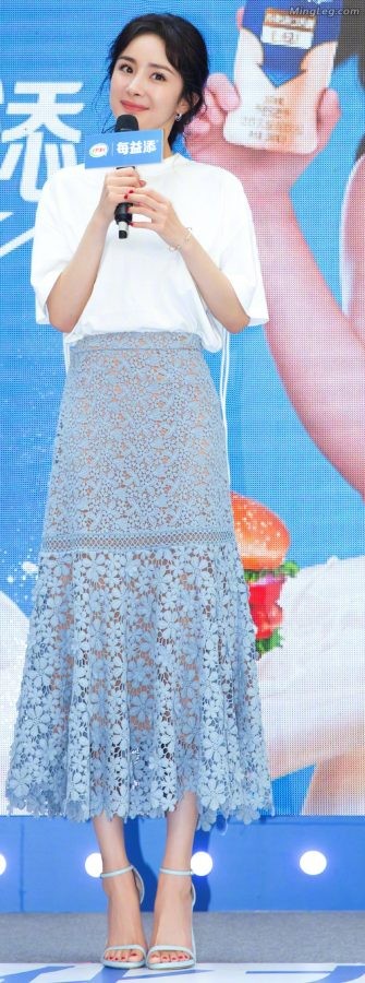 杨幂玉足代言乳制品(3/5)