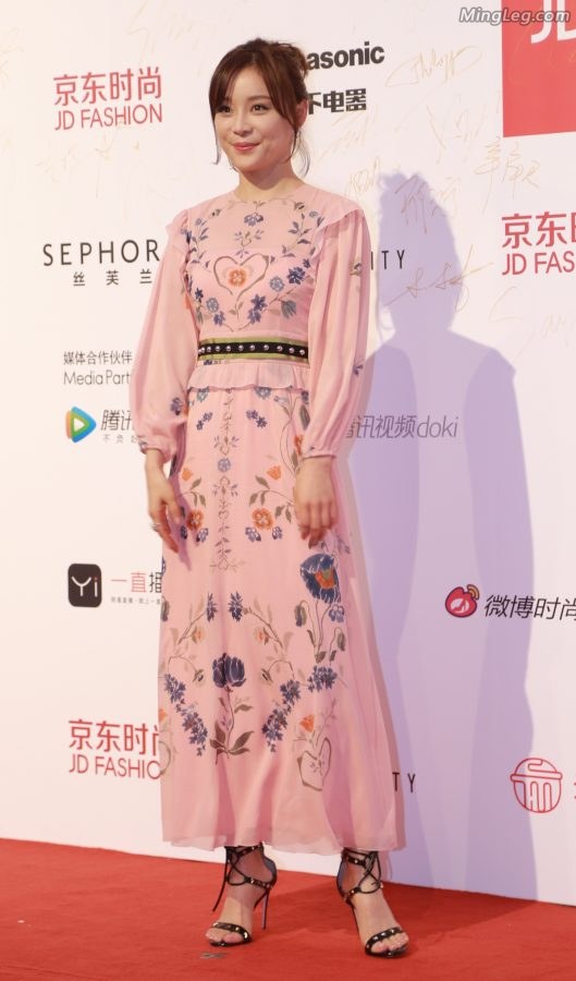 袁姗姗第一张脸模糊脚清晰几个意思(13/28)