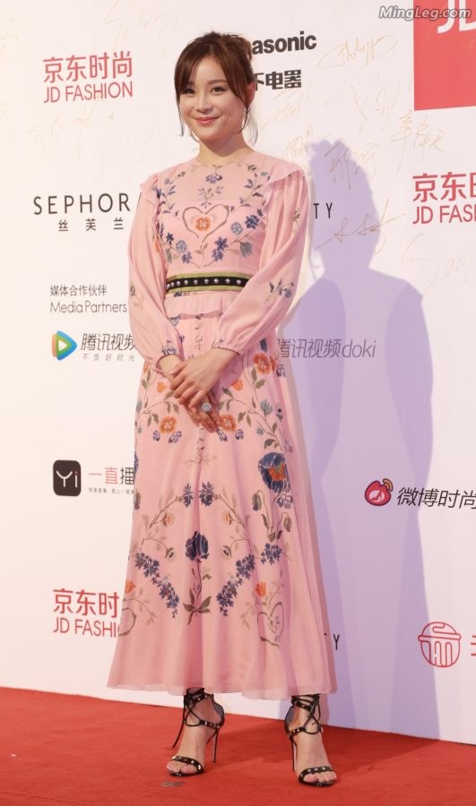 袁姗姗第一张脸模糊脚清晰几个意思(14/28)