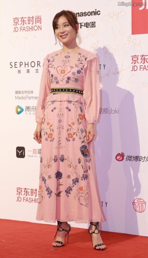 袁姗姗第一张脸模糊脚清晰几个意思(17/28)
