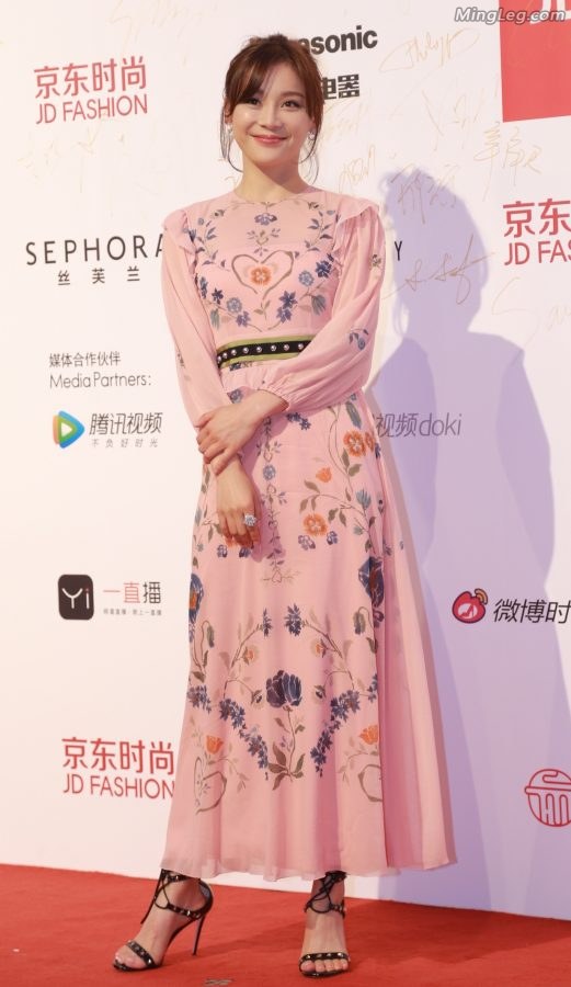 袁姗姗第一张脸模糊脚清晰几个意思(18/28)