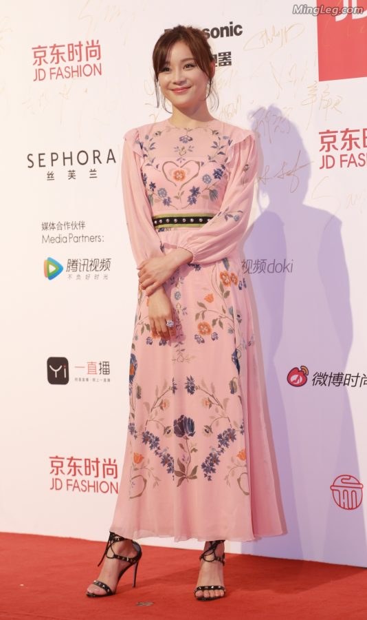 袁姗姗第一张脸模糊脚清晰几个意思(26/28)