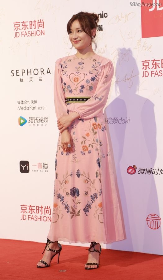  Yuan Shanshan's first face is blurry but her feet are clear. What does this mean(27/28)