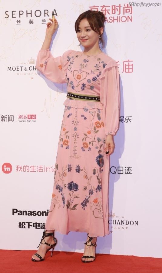 袁姗姗第一张脸模糊脚清晰几个意思(6/28)