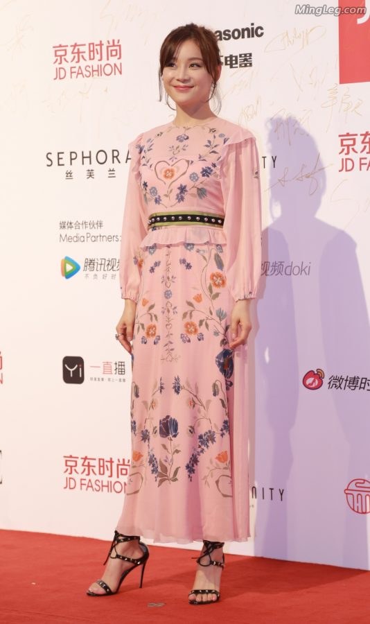 袁姗姗第一张脸模糊脚清晰几个意思(11/28)