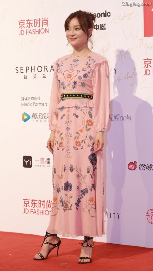 袁姗姗第一张脸模糊脚清晰几个意思(12/28)