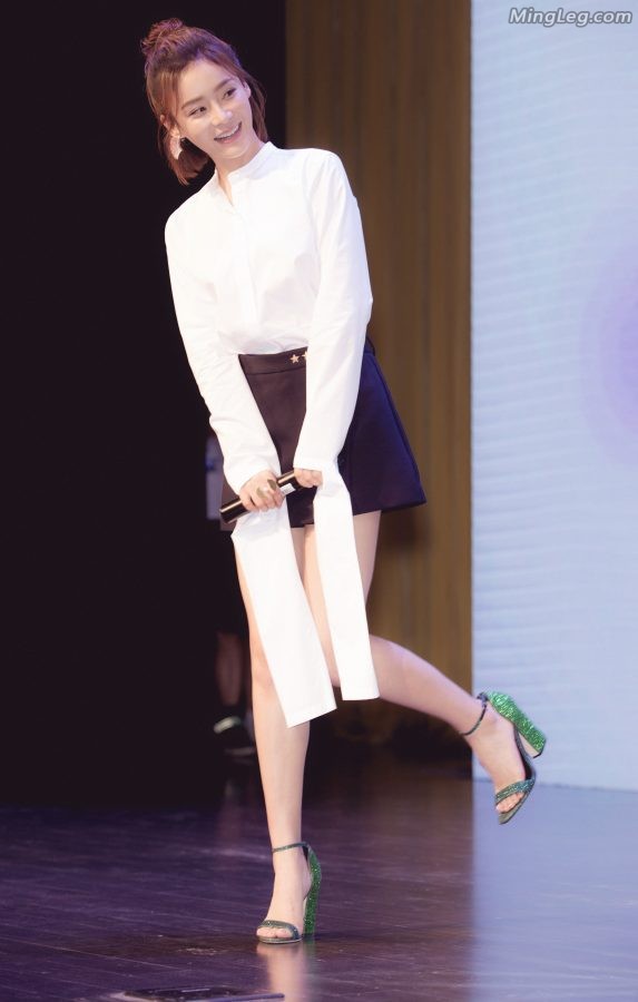 Yuan Shanshan's beautiful legs and feet are so high that I don't know where they are.(2/9)