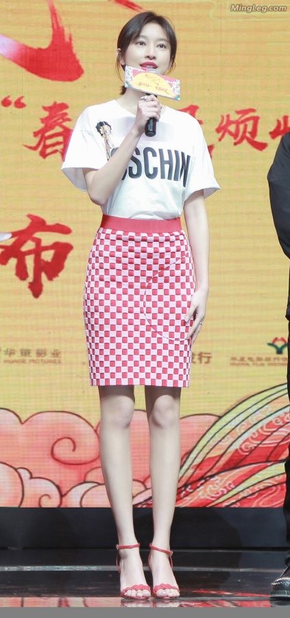 仙女张俪发布会现场高跟玉足太美(2/5)