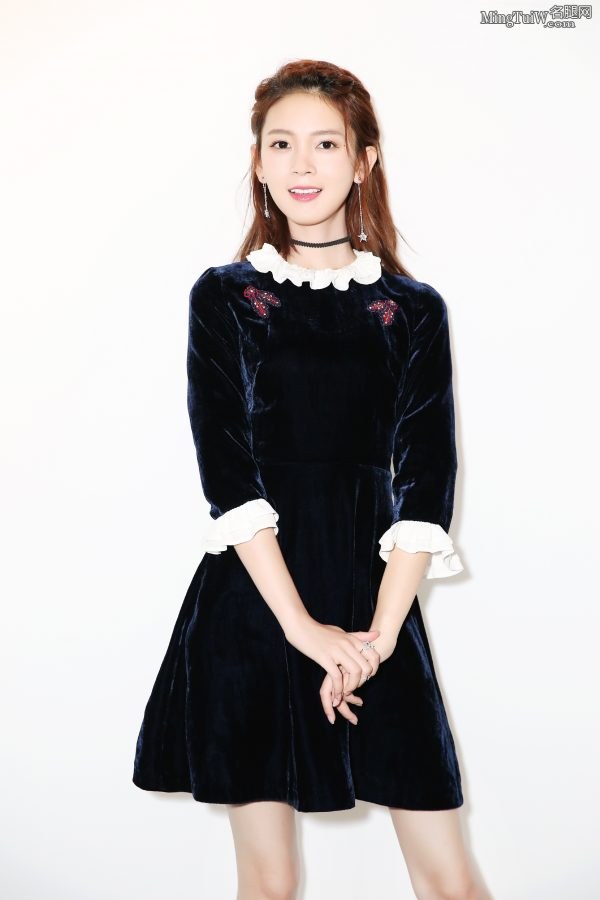 90后美女演员陈瑶爱秀玉腿(12/12)