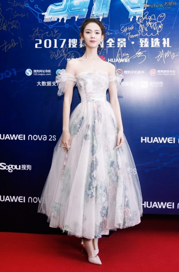 陈瑶穿白纱裙秀美背这膀子啧啧啧(7/9)
