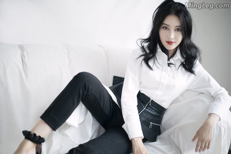 红唇美脸甘婷婷高跟玉足英姿飒爽(3/4)
