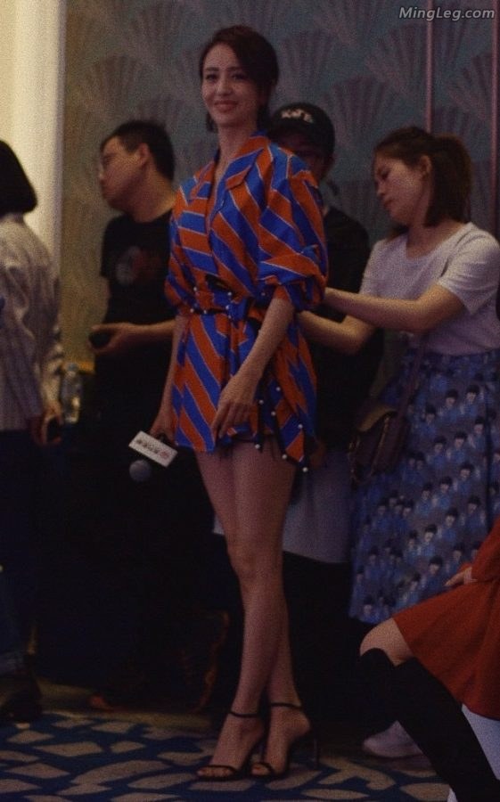 佟丽娅这凉鞋细高跟美腿喜欢不喜欢？(5/11)