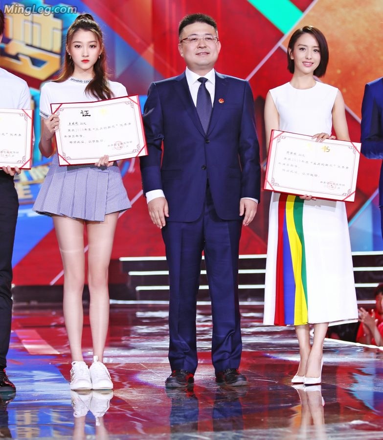 关晓彤长腿逆天丫丫也是极美极美的(2/6)