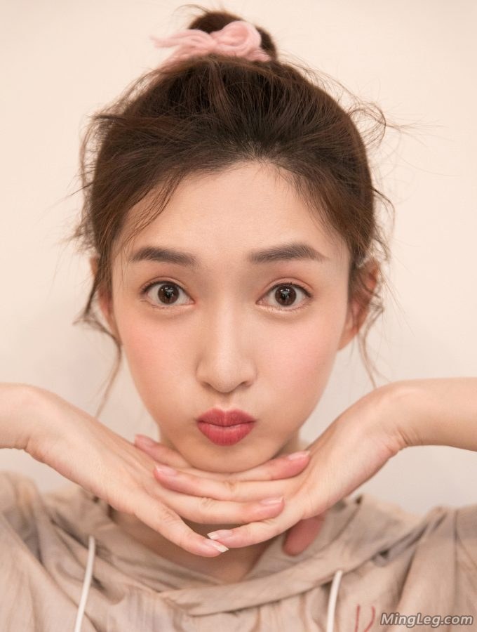 江疏影足球筒袜看来是玩球的高手(6/6)