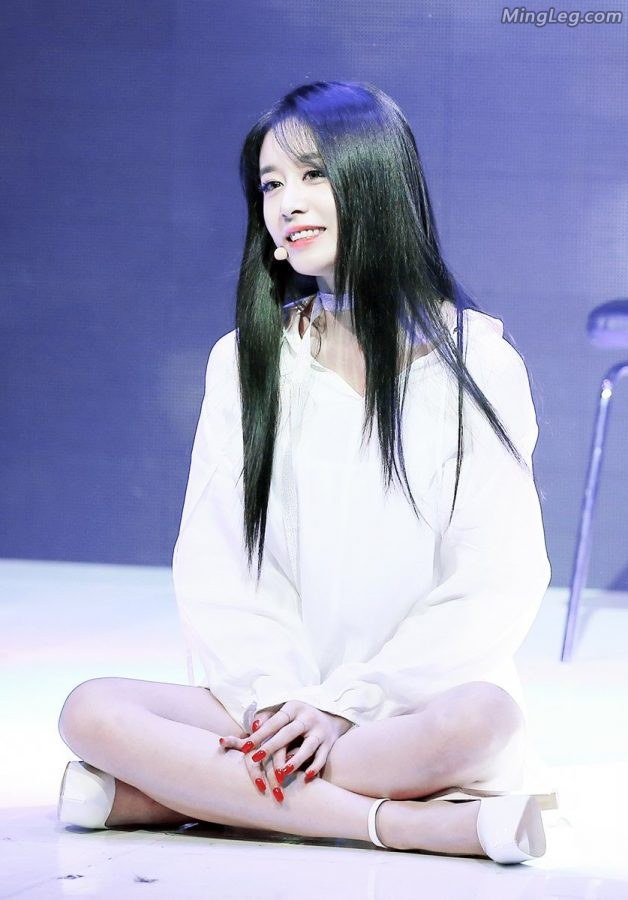 朴智妍Park Ji Yeon台上高跟美腿坐地(15/22)