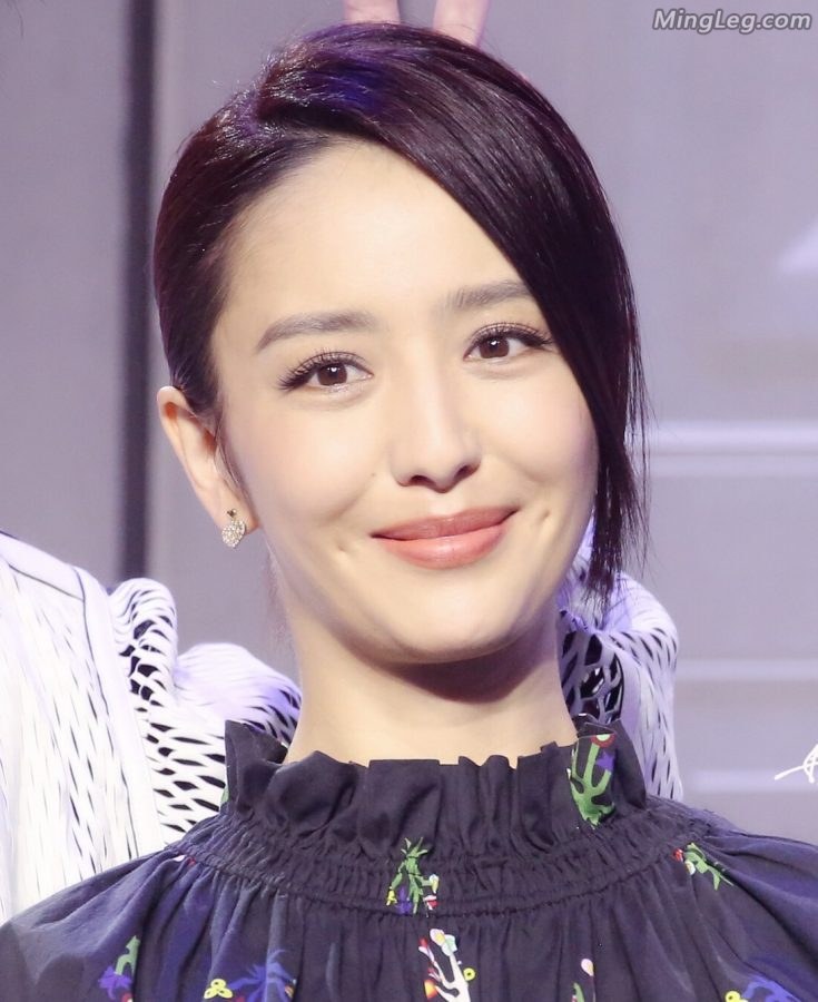 佟丽娅这短裤穿出了内裤的感觉(20/23)