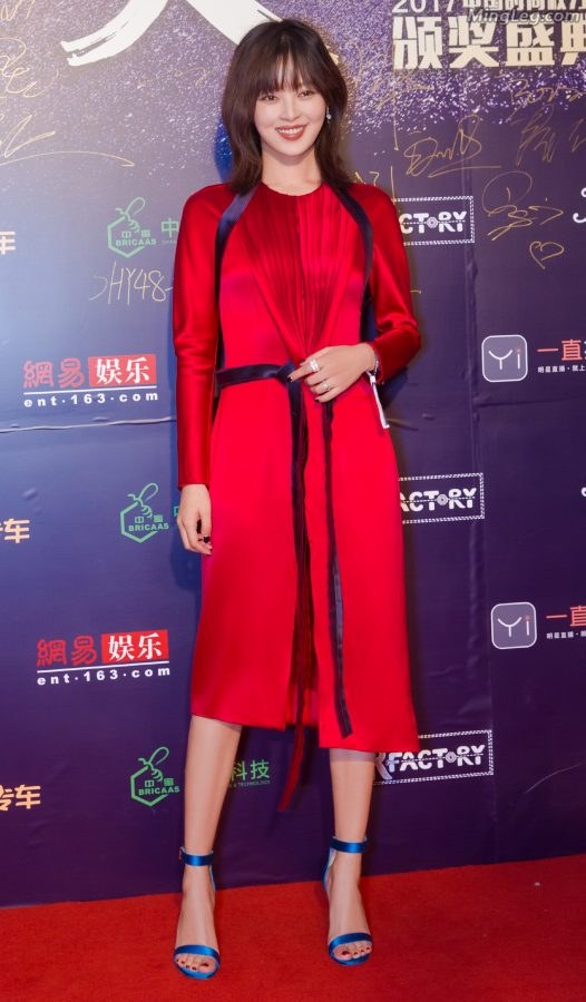 辛芷蕾美妙的高跟鞋脚丫(2/7)