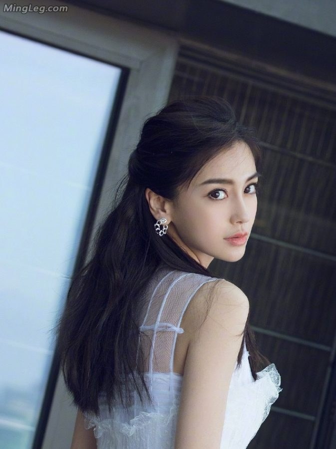 白衣绿茶天使宝贝杨颖不需要看腿光看脸就很激动(4/11)