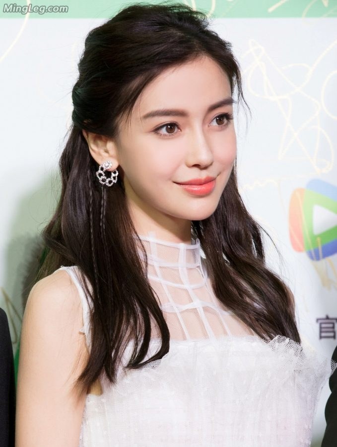 白衣绿茶天使宝贝杨颖不需要看腿光看脸就很激动(5/11)