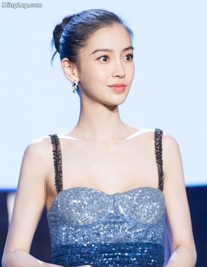 Angelababy这胸也。。。依然支持露了总比不露强(1/8)