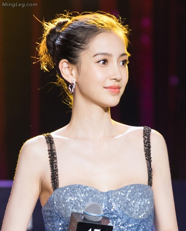 Angelababy这胸也。。。依然支持露了总比不露强(2/8)