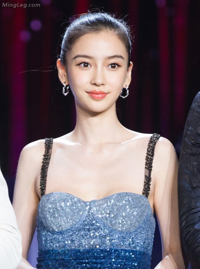 Angelababy这胸也。。。依然支持露了总比不露强(3/8)