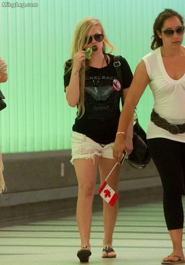 艾薇儿Avril Lavigne大腿街拍（第1张/共5张）