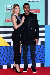 荷兰模特Doutzen Kroes性感高跟美腿
