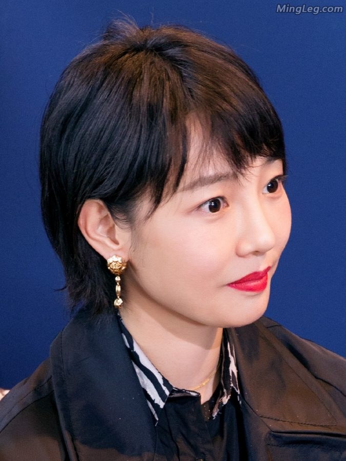 白百何活动秀美腿 想尝尝她的一指禅(4/5)