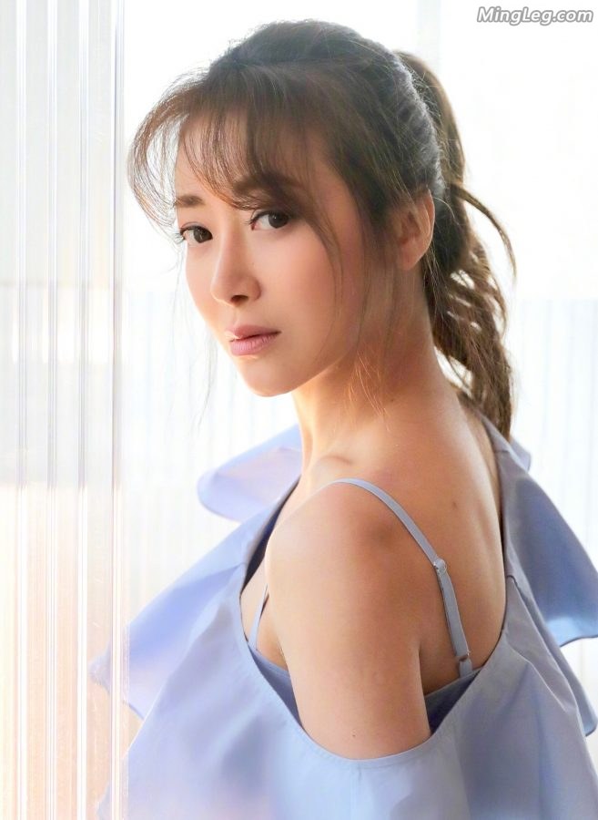陈紫函脚踩如此高的鞋跟真是懂得风情的女人(3/9)