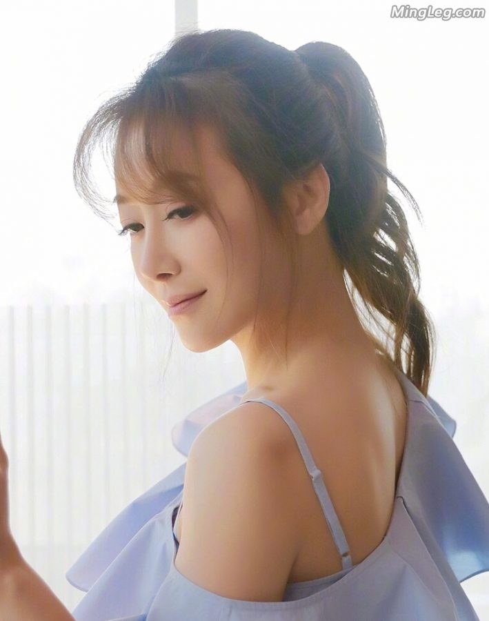 陈紫函脚踩如此高的鞋跟真是懂得风情的女人(9/9)